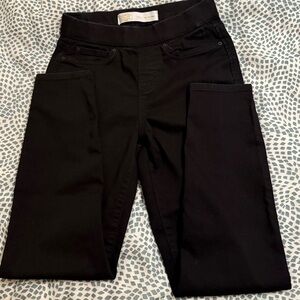 Levi’s Strauss signature Gold Woman’s totally shaping pull-on Skinny jeans